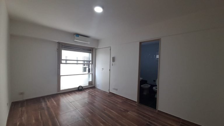 Alquiler Monoambiente, av. Callao al 200, Centro.