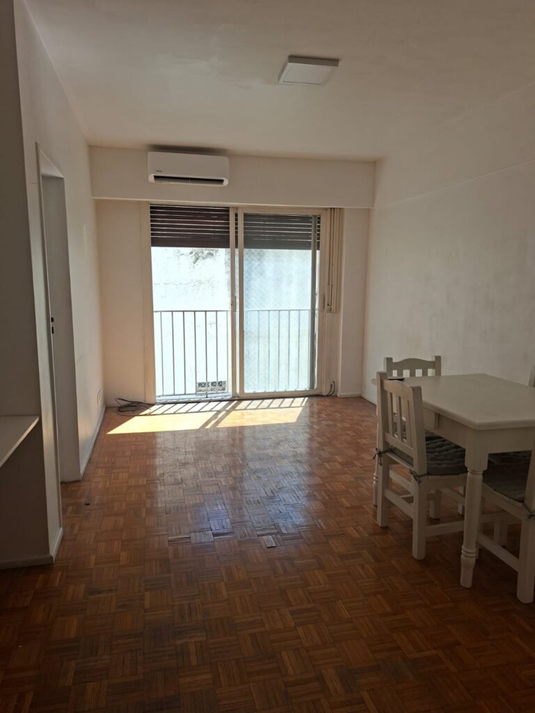 Sin Muebles – ALQUILER  1 AMBIENTE con cocina y lavadero independiente- RECOLETA.-