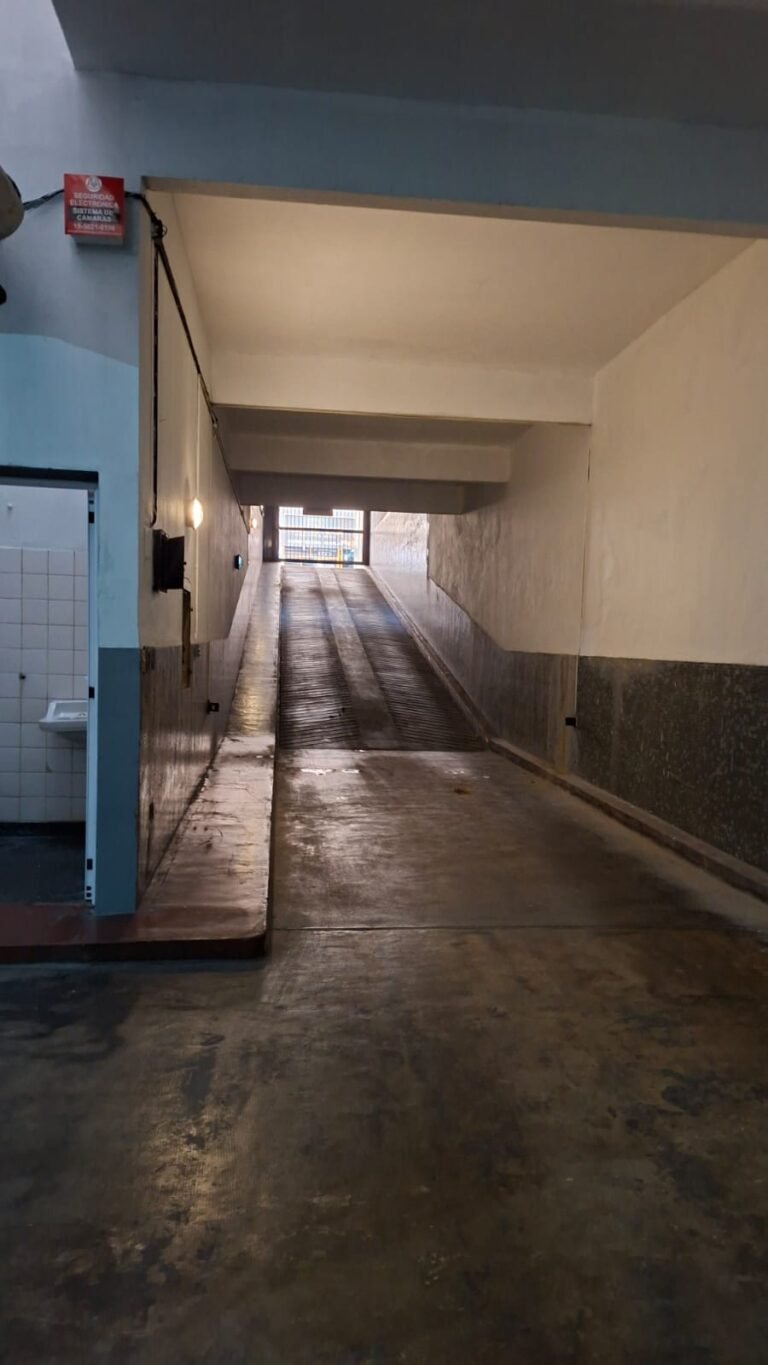 ALQUILER  2 AMBIENTES con COCHERA – CENTRO.-